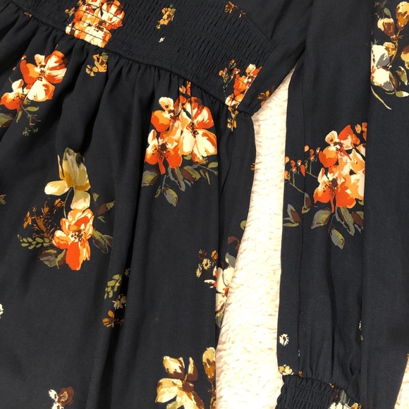 ❗️SOLD ❗️Xhiliration Floral Dresses Bundle Medium - Picture 10 of 11